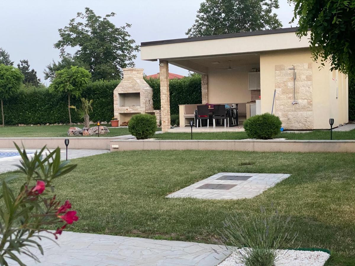 Vila Eleonora Beograd Luaran gambar